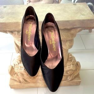 YVES SAINT LAURENT BLACK SATIN STILETTO PUMPS. HARD TO FIND 8 N (Narrow)